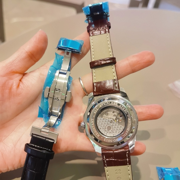 ブランド時計側面デザイン